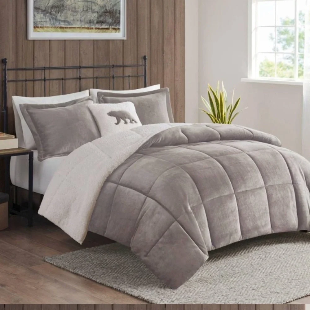 NIB Woolrich King Faux Shearling Luxurious Gray Bedding Set